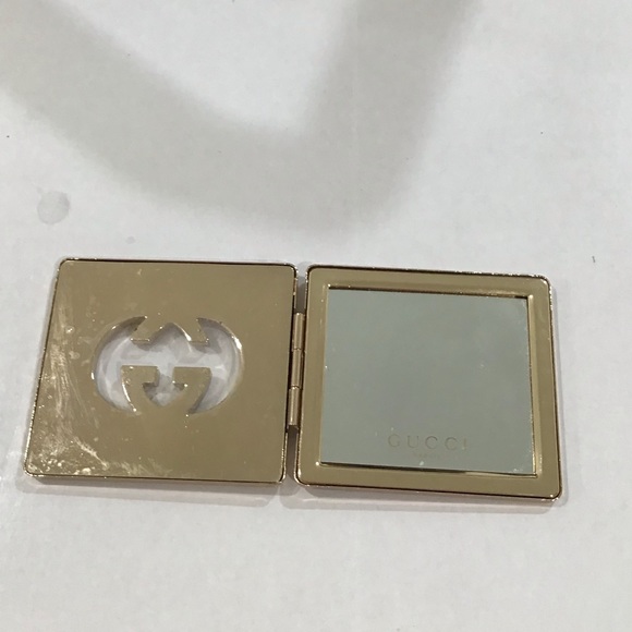 $700 Gucci  Gold Metal & Rhinestone compact mirror - Picture 2 of 3